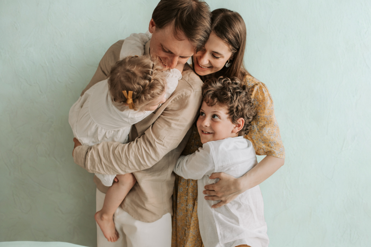 Família comemorando com saúde